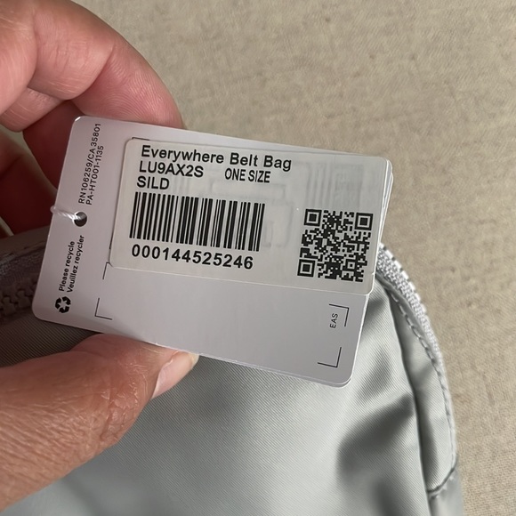 Lululemon Everywhere Belt Bag - Picture 5 of 8